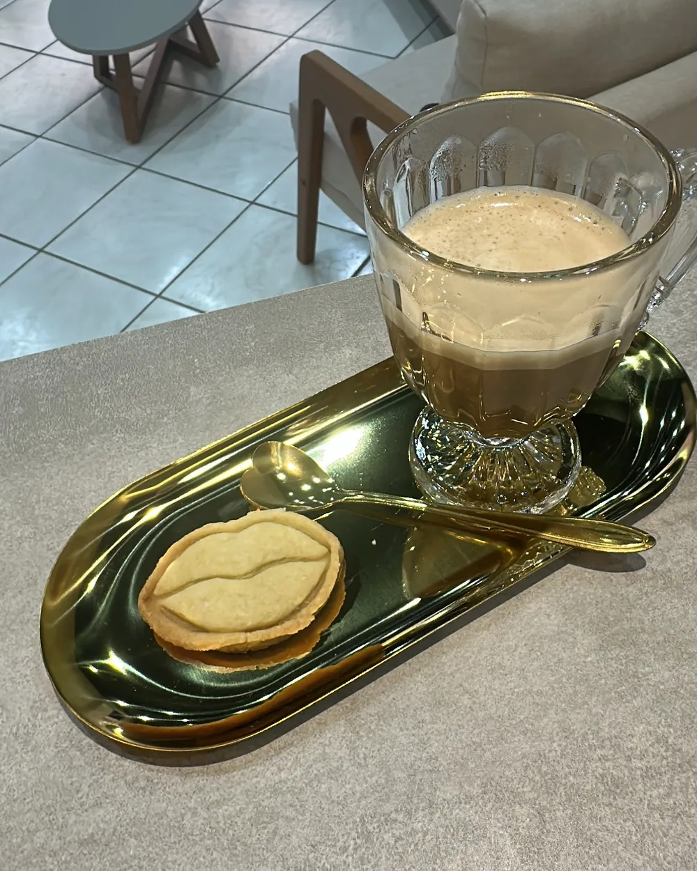 Café e biscoitos servidos na recepção da Labella